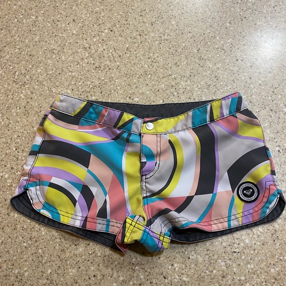 Roxy Reversible Shorts, Soft, Velcro closure, snap button, no flaws - Picture 3 of 5
